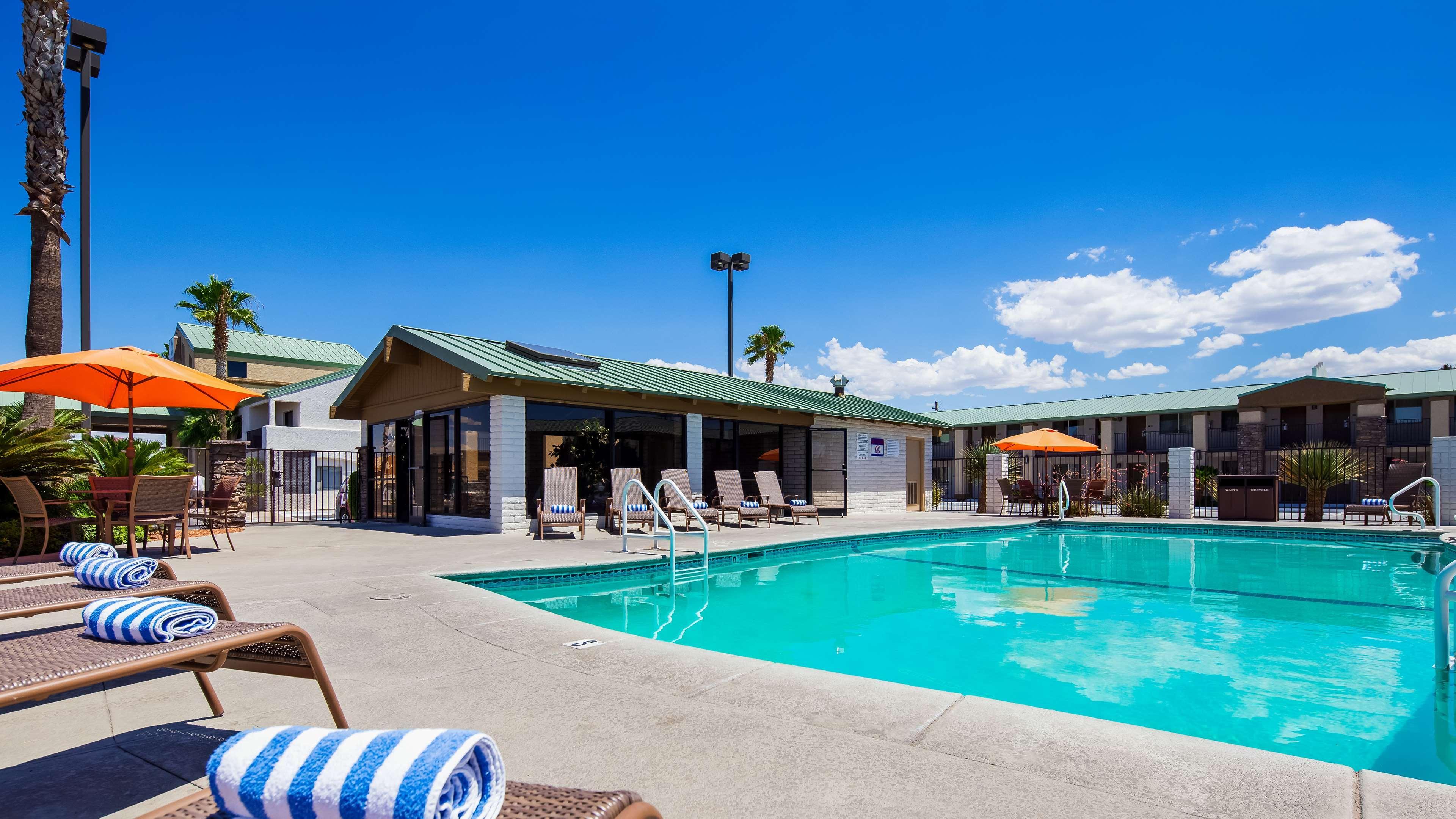 Best Western Plus King'S Inn And Suites Кингман Екстериор снимка