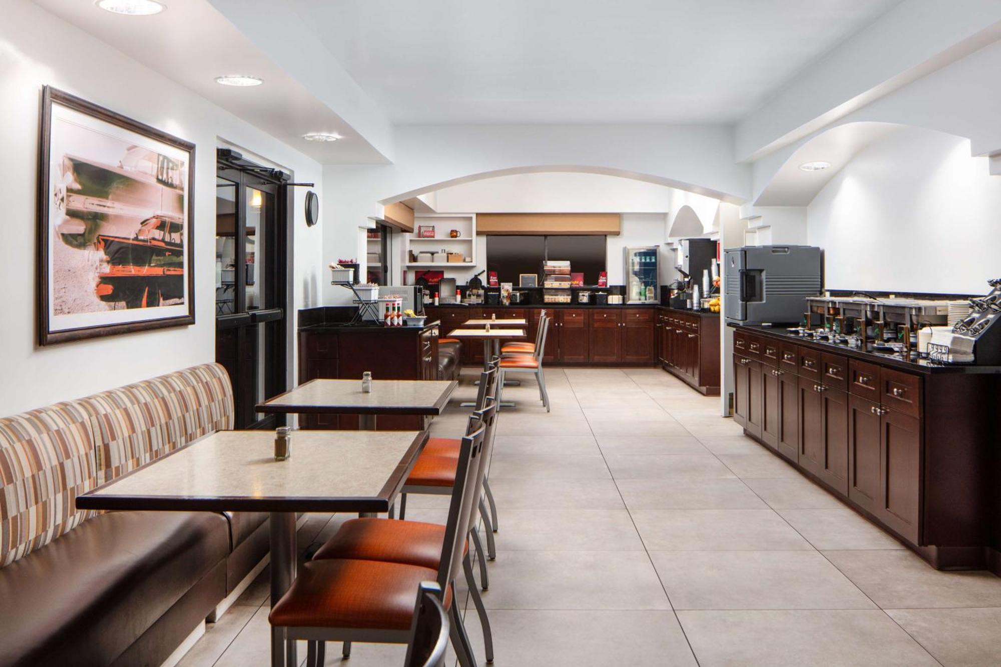 Best Western Plus King'S Inn And Suites Кингман Екстериор снимка