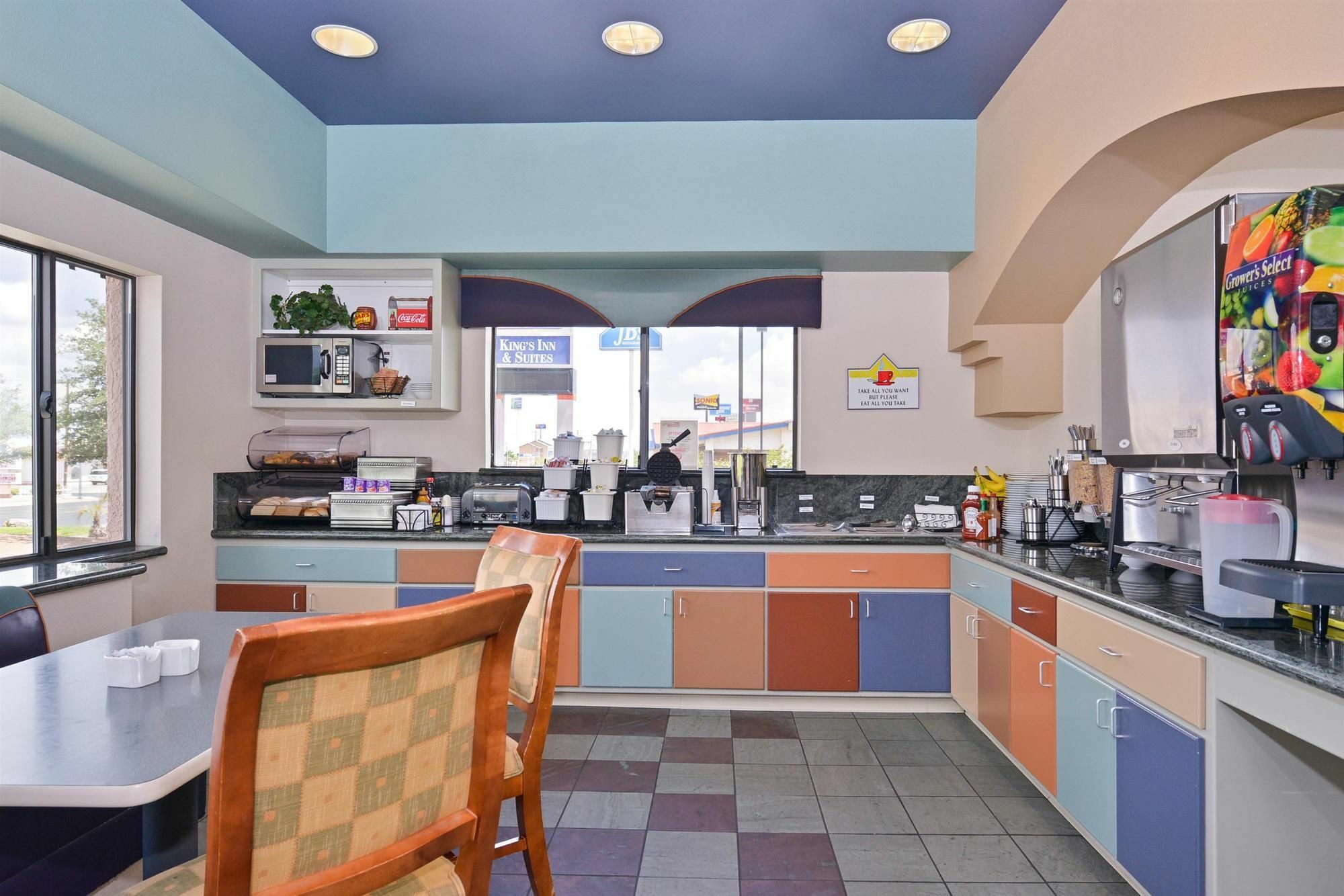 Best Western Plus King'S Inn And Suites Кингман Екстериор снимка